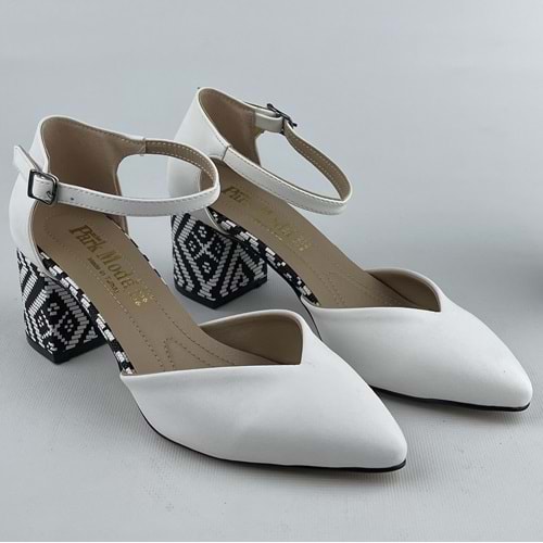 Beyaz Suni Deri Topuk Desenli Kadın Topuklu Ayakkabı