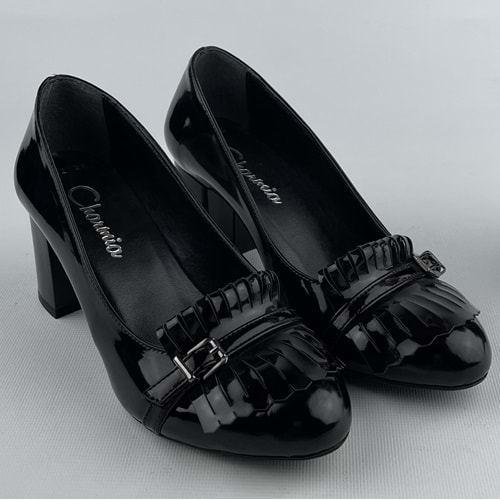 Siyah Rugan Püskül Detaylı Kadın Topuklu Ayakkabı