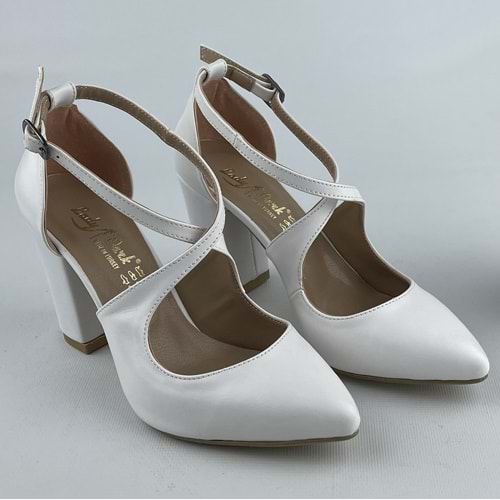 Beyaz Suni Deri Kayışlı Kadın Topuklu Ayakkabı