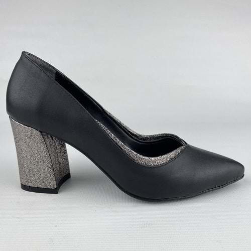 Siyah Suni Deri Gümüş Detaylı Kalın Topuk Kadın Ayakkabı